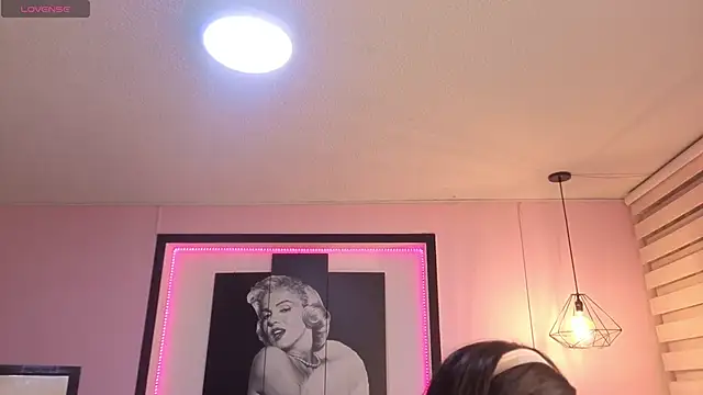 Snapshot of Milu_carbajal_x chatting on 05.16.26 Milu carbajal x online show from 05.16.26