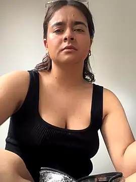 HANNAHBAKER00 online show from 11.15.25