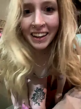 Snapshot of Bambii_Blue333 chatting on 11.20.25 Bambii Blue333 online show from 11.20.25