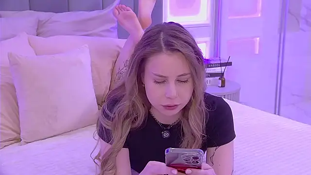 Snapshot of -SaraBlack- chatting on 12.17.25 -SaraBlack- online show from 12.17.25