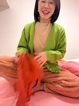 Snapshot of xiaoling2358 chatting on 11.29.25 xiaoling2358 online show from 11.29.25