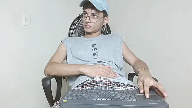 Snapshot of andrew_dann chatting on 11.20.25 andrew dann online show from 11.20.25