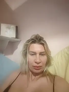 Snapshot of NaughtyClaudia_ chatting on 12.14.25 NaughtyClaudia online show from 12.14.25