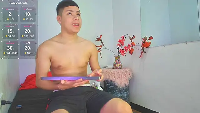 Lucastorrez01 online show from 12.02.25