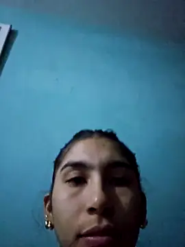 Snapshot of skinnyrox chatting on 11.17.25 skinnyrox online show from 11.17.25