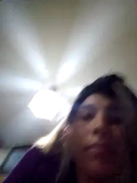 Snapshot of skinnyrox chatting on 11.30.25 skinnyrox online show from 11.30.25