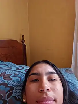 Snapshot of skinnyrox chatting on 12.14.25 skinnyrox online show from 12.14.25