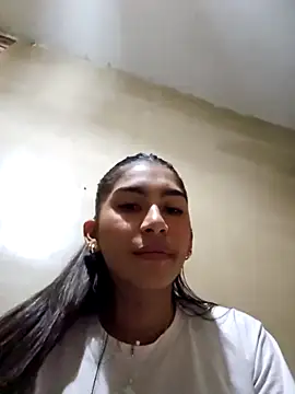 Snapshot of skinnyrox chatting on 12.17.25 skinnyrox online show from 12.17.25