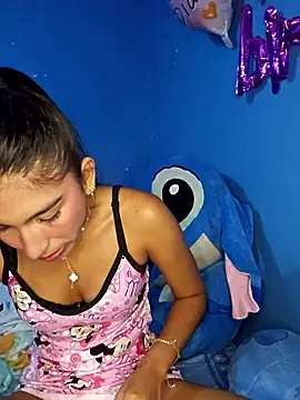 Snapshot of skinnyrox chatting on 01.09.26 skinnyrox online show from 01.09.26