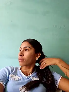 Snapshot of skinnyrox chatting on 01.10.26 skinnyrox online show from 01.10.26