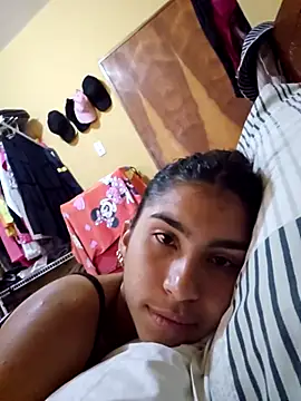 Snapshot of skinnyrox chatting on 01.13.26 skinnyrox online show from 01.13.26