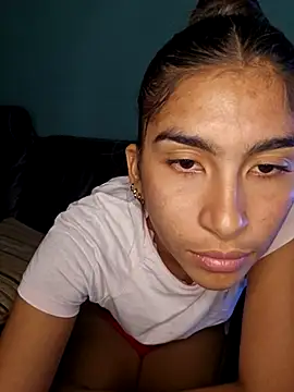 Snapshot of skinnyrox chatting on 02.05.26 skinnyrox online show from 02.05.26