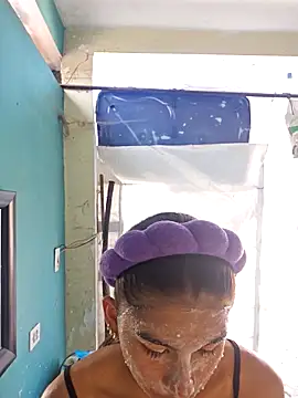 Snapshot of skinnyrox chatting on 03.08.26 skinnyrox online show from 03.08.26