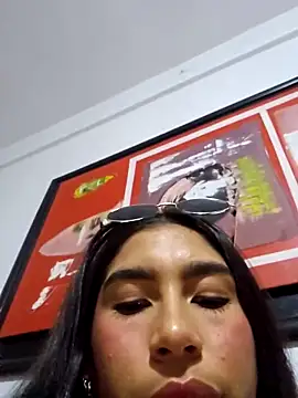 Snapshot of skinnyrox chatting on 03.15.26 skinnyrox online show from 03.15.26