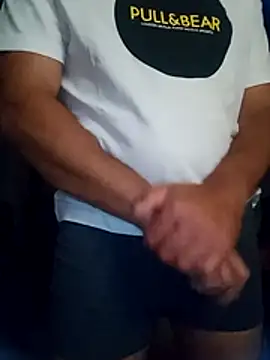 Snapshot of MilfyDilf40 chatting on 11.25.25 MilfyDilf40 online show from 11.25.25