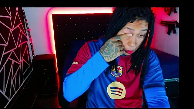 Snapshot of Zero-X9 chatting on 11.22.25 Zero-X9 online show from 11.22.25