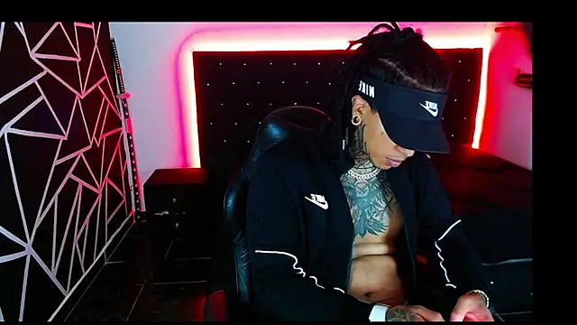 Snapshot of Zero-X9 chatting on 11.23.25 Zero-X9 online show from 11.23.25