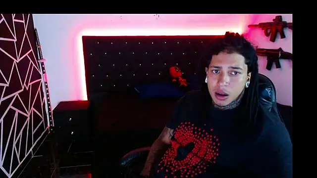 Snapshot of Zero-X9 chatting on 11.26.25 Zero-X9 online show from 11.26.25