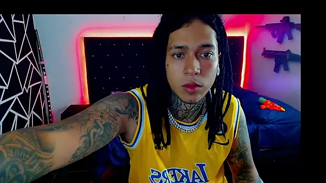 Snapshot of Zero-X9 chatting on 11.27.25 Zero-X9 online show from 11.27.25