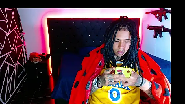 Snapshot of Zero-X9 chatting on 12.14.25 Zero-X9 online show from 12.14.25