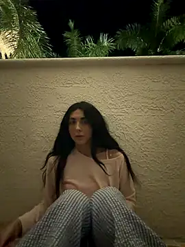 Snapshot of sometimesmiachristina chatting on 12.15.25 sometimesmiachristina online show from 12.15.25