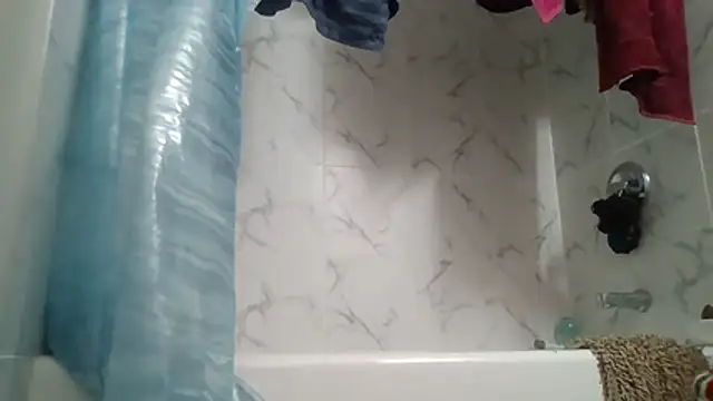 Snapshot of bubzorig chatting on 12.15.25 bubzorig online show from 12.15.25