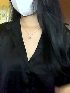 Snapshot of Hanni_22 chatting on 11.19.25 Hanni 22 online show from 11.19.25