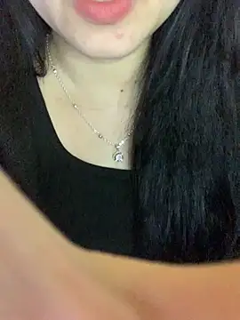 Snapshot of Hanni_22 chatting on 11.26.25 Hanni 22 online show from 11.26.25