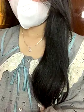 Snapshot of Hanni_22 chatting on 11.29.25 Hanni 22 online show from 11.29.25