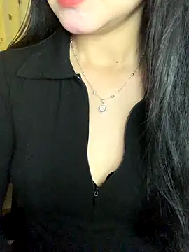 Snapshot of Hanni_22 chatting on 11.30.25 Hanni 22 online show from 11.30.25