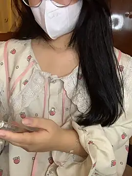 Snapshot of Hanni_22 chatting on 12.05.25 Hanni 22 online show from 12.05.25