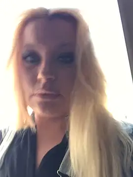 Snapshot of BunnyPleasures chatting on 12.04.25 BunnyPleasures online show from 12.04.25