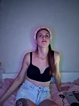 carolinakis  online show from 11.21.25