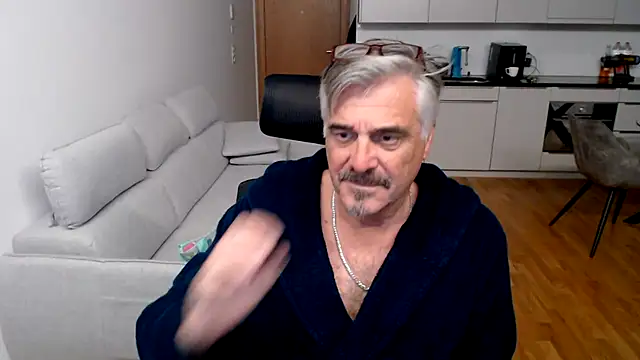 Buidapest online show from 11.22.25