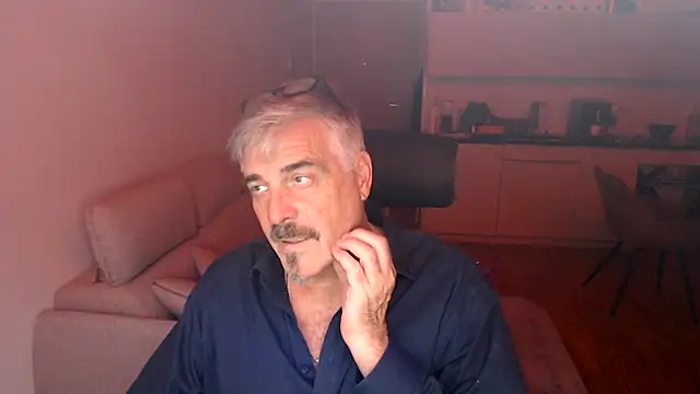 Buidapest online show from 12.18.25