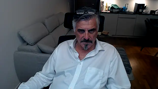 Buidapest online show from 02.05.26