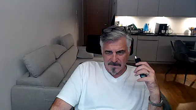 Buidapest online show from 02.28.26