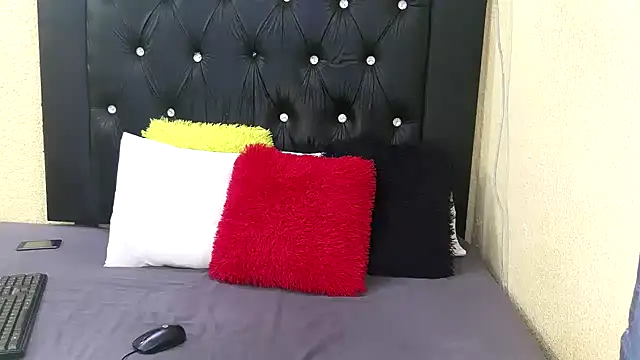 ButtcheeksXX online show from 12.19.25