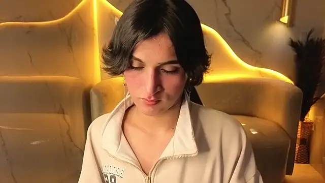 Snapshot of zoe_tp chatting on 12.02.25 zoe tp online show from 12.02.25