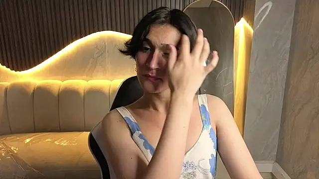 Snapshot of zoe_tp chatting on 12.05.25 zoe tp online show from 12.05.25