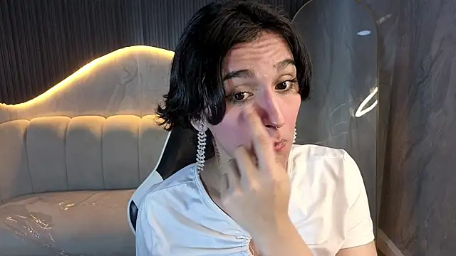 Snapshot of zoe_tp chatting on 12.13.25 zoe tp online show from 12.13.25