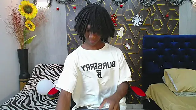 Snapshot of negga_cum chatting on 12.04.25 negga cum online show from 12.04.25