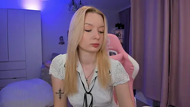 Snapshot of Tiffany_Paw chatting on 11.29.25 Tiffany Paw online show from 11.29.25