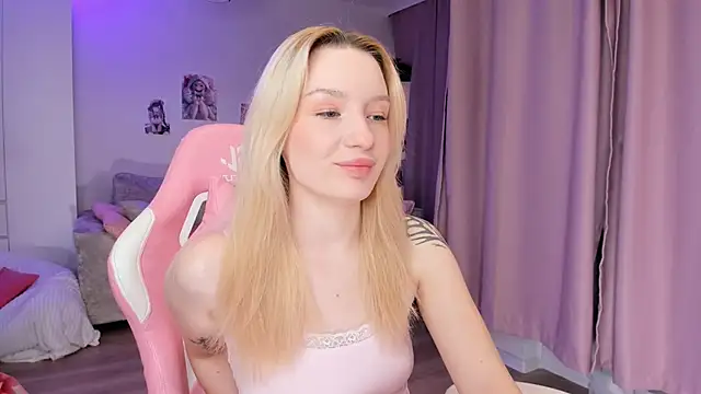 Snapshot of Tiffany_Paw chatting on 12.15.25 Tiffany Paw online show from 12.15.25