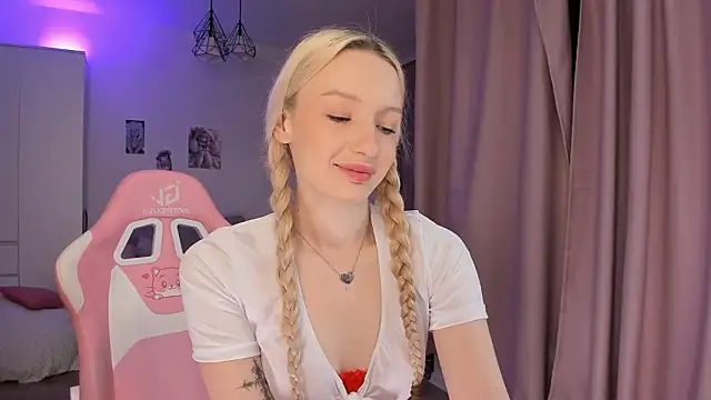 Tiffany Paw online show from 03.17.26