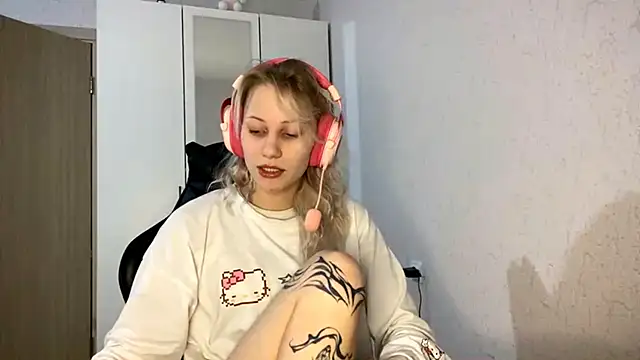 FoxySable online show from 12.15.25