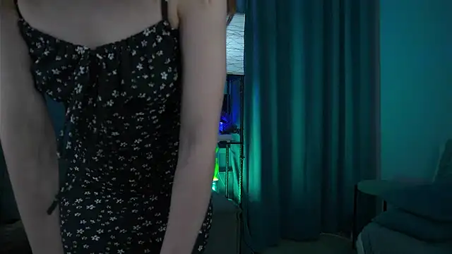 Snapshot of foxy_cute4you chatting on 11.18.25 foxy cute4you online show from 11.18.25