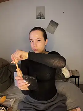 Snapshot of Sandrasnoww chatting on 12.16.25 Sandrasnoww online show from 12.16.25