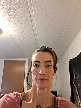 Snapshot of MaitressePomme3 chatting on 11.18.25 MaitressePomme3 online show from 11.18.25