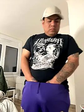 Snapshot of Pelotas2000 chatting on 11.20.25 Pelotas2000 online show from 11.20.25